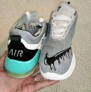 PRICE IS FIRM Nike Air Max Sneakers